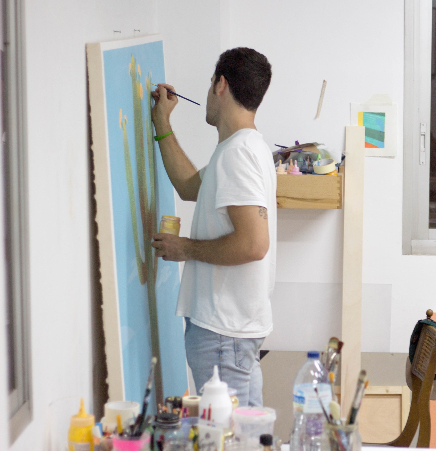 Luis Simó in his studio